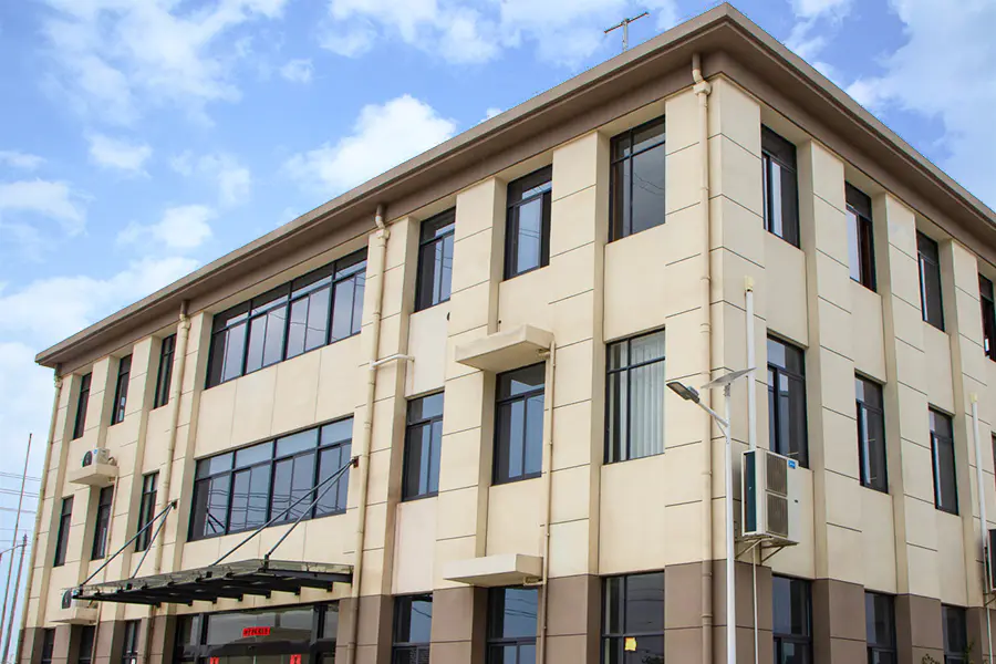 نمای بیرونی کارخانه